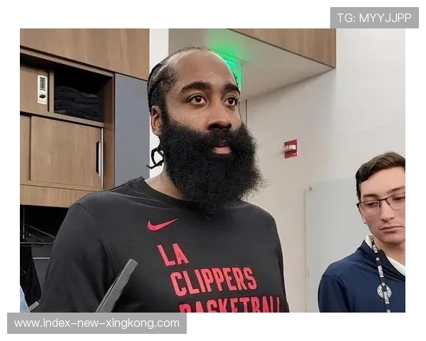 哈登与队内矛盾浮现，职业生涯再遇重大转折？